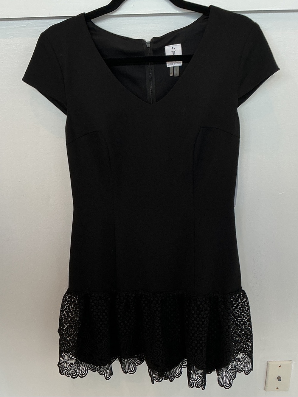 julia jordan Black V-Neck Fit & Flare Dress with Lace Hem
